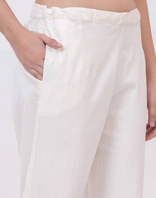 Satrangi women's viscose lycra off-white solid slim fit pant 4