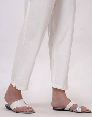 Satrangi women's viscose lycra off-white solid slim fit pant 5