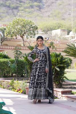 Dazzling smart black colour heavy gown with dupatta for ethnic party looks 1