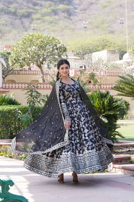 Dazzling smart black colour heavy gown with dupatta for ethnic party looks 2
