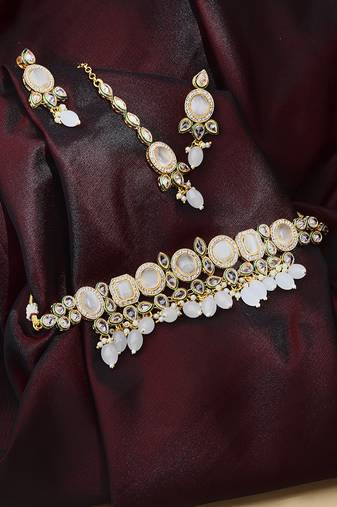 Multicoloured Kundan Necklace Set With Earrings And Maang Tikka