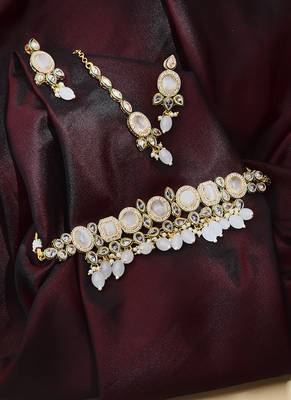 Multicoloured Kundan Necklace Set With Earrings And Maang Tikka 1
