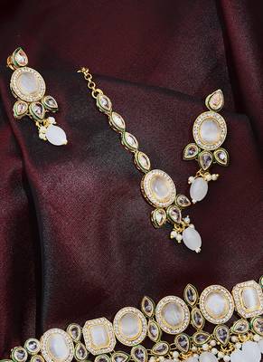 Multicoloured Kundan Necklace Set With Earrings And Maang Tikka 2