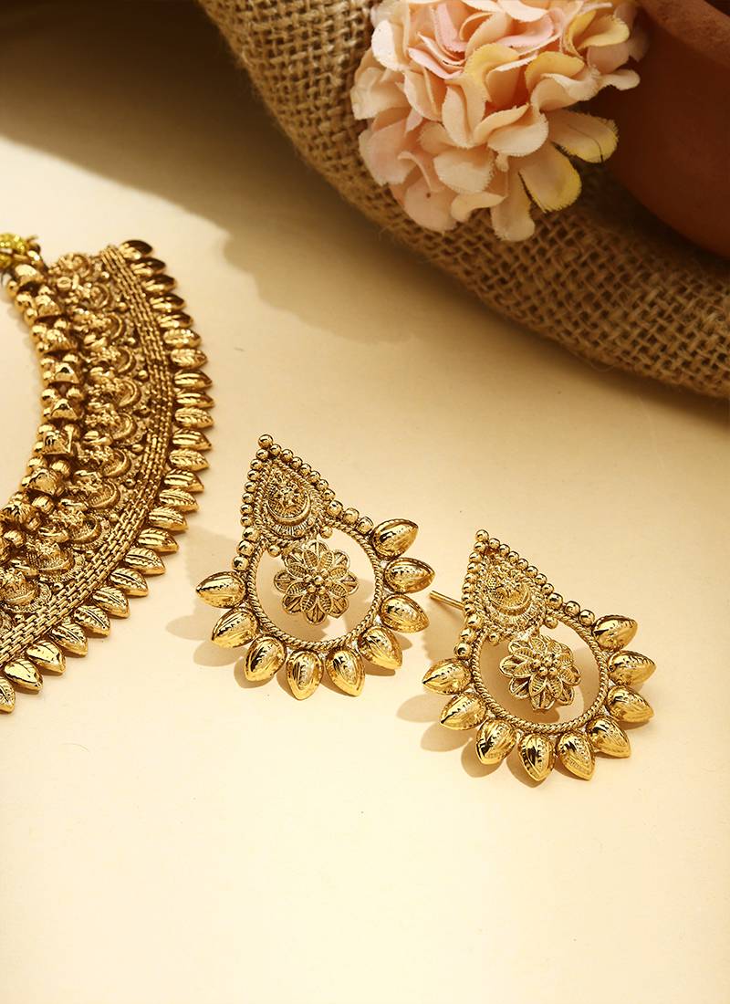 Heavy Gold Plated Necklace Set With Intricate Design