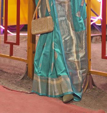 Kimisha Women'S Turquoise silk blend Woven Saree With Unstitched Blouse Piece 4