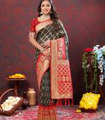 Vedant Vastram Women'S Bottle Green Color Kanjeevaram Patola Silk Blend Saree 