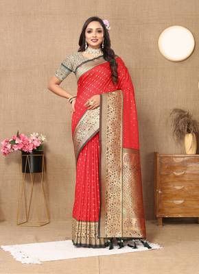 Vedant Vastram Women'S Red Color Kanjeevaram Silk Blend Saree  1
