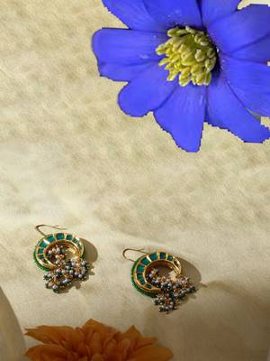 Green & gold drop earring with kundan & pearls 2