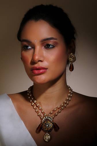 Brown & gold drop earring with kundan & pearls