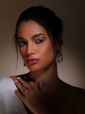 Red & cream adjustable ring with kundan & pearls 2