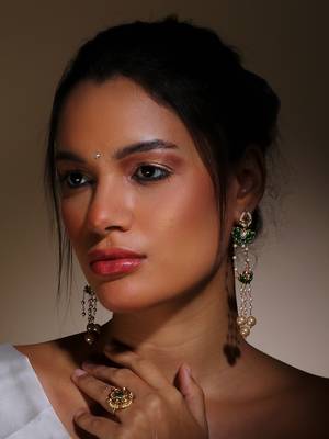 Green & cream adjustable ring with kundan & pearls 2