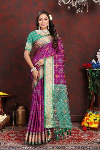 Vedant Vastram Women'S Purple Color Kanjeevaram Patola Silk Blend Saree 