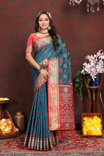 Vedant Vastram Women'S Navy Blue Color Kanjeevaram Patola Silk Blend Saree 