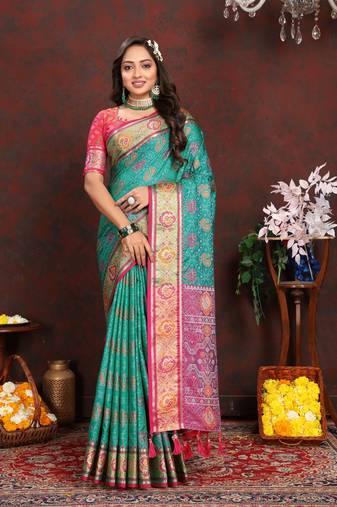 Vedant Vastram Women'S See Green Color Kanjeevaram Patola Silk Blend Saree 
