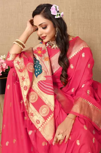 Vedant Vastram Women'S Tommeto Color Paithani Silk Blend Saree 