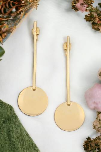 Matte gold finish drop design earrings
