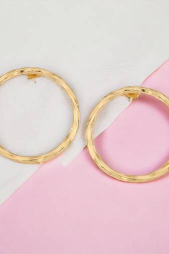 Loop matte gold finish earrings