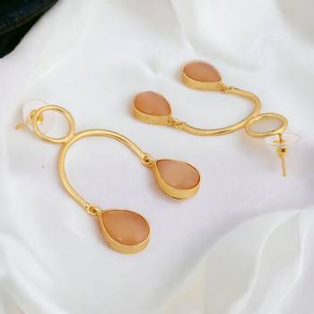 Loop matte gold finish earrings 1