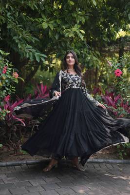 Black colour looking girlish partywear gown with dupatta 3