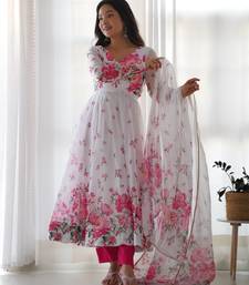 Soft Organza Silk Fabric Fully Flair Kali Pattern Anarkali Kurti With Duptta And Pent