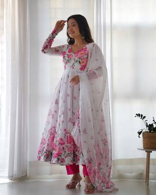 Soft Organza Silk Fabric Fully Flair Kali Pattern Anarkali Kurti With Duptta And Pent 5