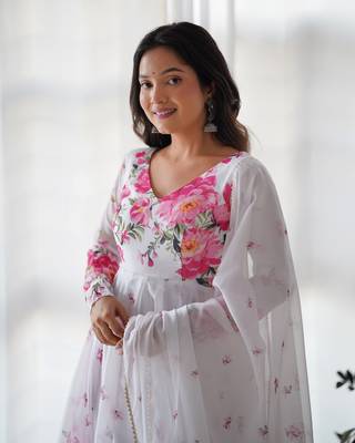 Soft Organza Silk Fabric Fully Flair Kali Pattern Anarkali Kurti With Duptta And Pent 7