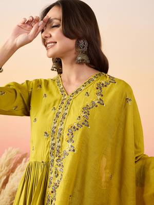 Ethnic motifs embroidered thread work silk kurti with palazzos & dupatta 4