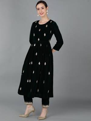 green color self design velvet styles kurta trouser with dupatta 3