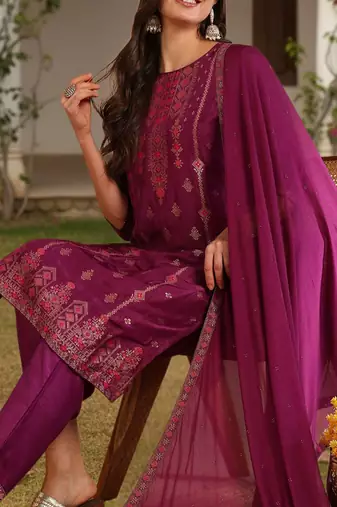 magenta color woven design silk blend styles kurta trouser with dupatta