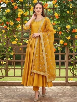 Yellow Silk Blend Zari Embroidered Kurta set 2