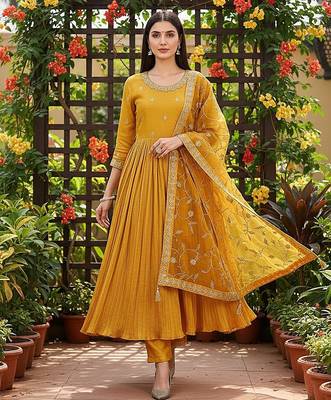 Yellow Silk Blend Zari Embroidered Kurta set 3