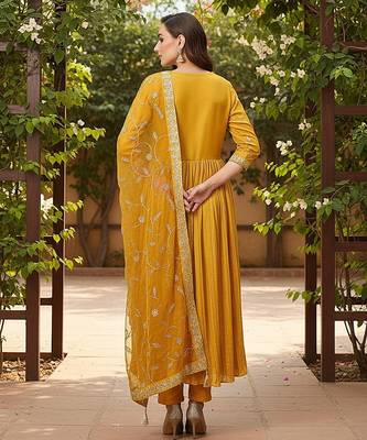 Yellow Silk Blend Zari Embroidered Kurta set 4