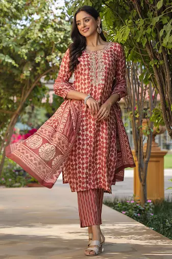 maroon color printed silk blend styles kurta trouser with dupatta