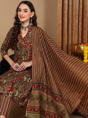green color printed pure cotton styles kurta trouser with dupatta 2