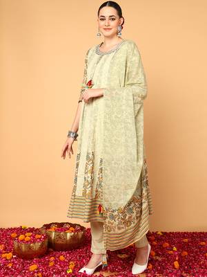 green color printed pure cotton styles kurta trouser with dupatta 3