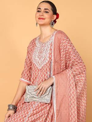 mauve color embroidered viscose rayon styles kurta trouser with dupatta 2