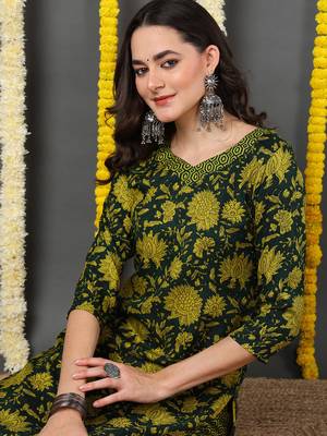 green color printed rayon blend styles kurta trouser with dupatta 2