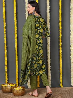 green color printed rayon blend styles kurta trouser with dupatta 4