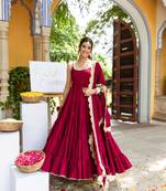 Maroon solid sleeveless gown set