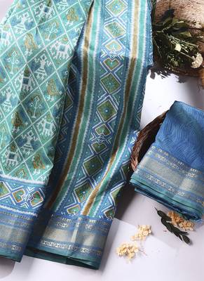 Green Art Silk Hand Woven Abstract Print Patola Saree 5