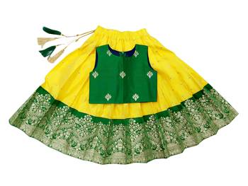 Kids Green And Yellow Lehenga Choli Set For Girls  2