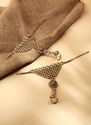 Flower Shaped Haath Phool with Attached Ring 1