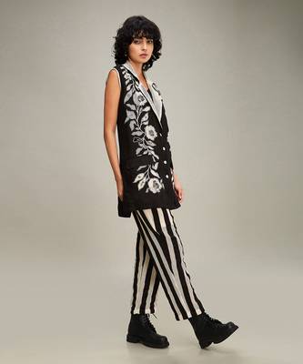 Black zinnia applique blazer set 2