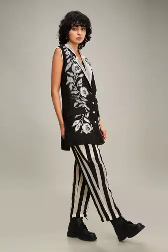 Black zinnia applique blazer set