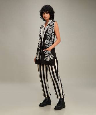 Black zinnia applique blazer set 3