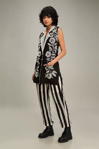 Black zinnia applique blazer set