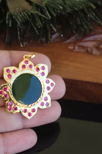 Kerala style gold plated palakka premioum stone pendant