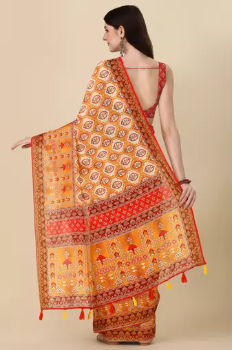 Digital Print Zari Cotton Lilen Crocher Work Saree With Multicolored Cotton Tussle At Pallu