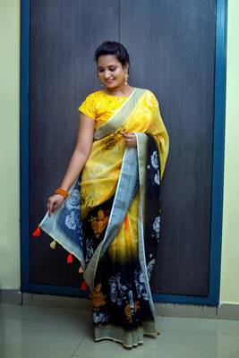 Digital Print Zari Cotton Lilen  Saree With Multicolored Cotton Tussle At Pallu 3