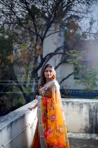 Digital Print Zari Cotton Lilen  Saree With Multicolored Cotton Tussle At Pallu